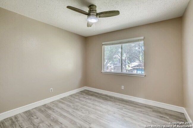 2809 Hidden Grove Ln Schertz, TX 78154 photo 3