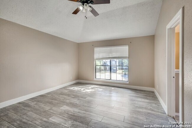 2809 Hidden Grove Ln Schertz, TX 78154 photo 5