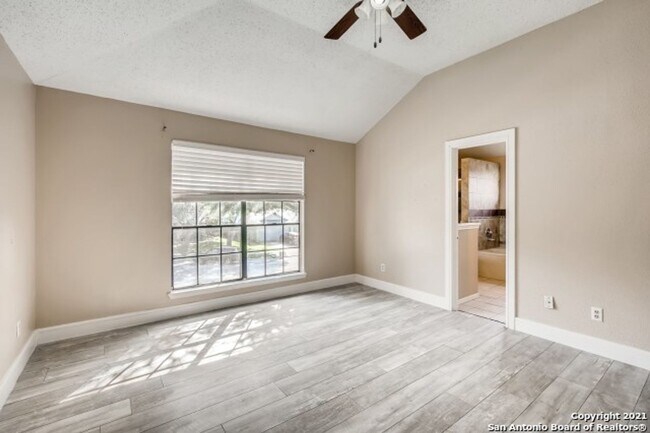 2809 Hidden Grove Ln Schertz, TX 78154 photo 4