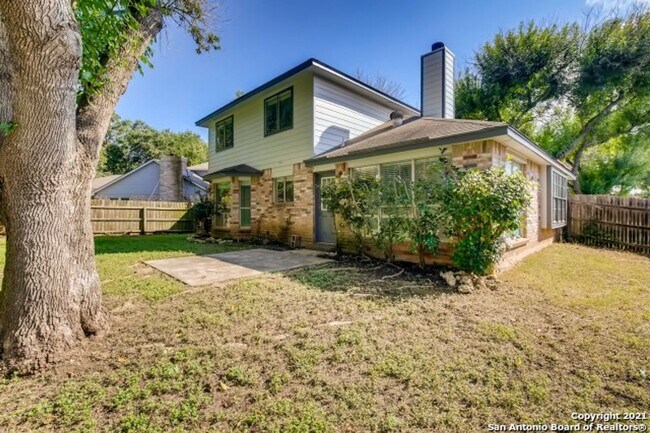 2809 Hidden Grove Ln Schertz, TX 78154 photo 2