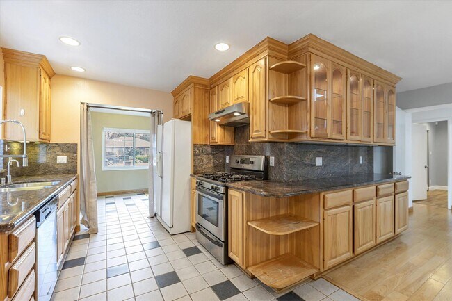 18564 Paseo Tierra, Saratoga, CA 95070 photo 4
