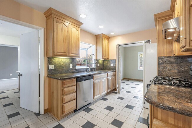 18564 Paseo Tierra, Saratoga, CA 95070 photo 3