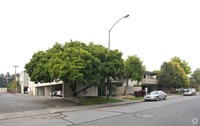 Cloverdale Apartments photo 3