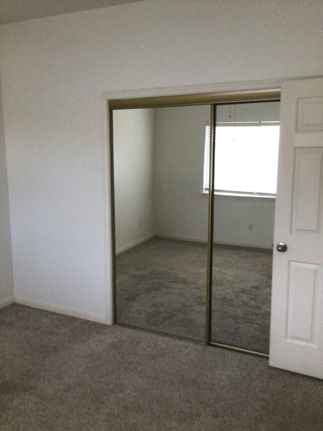 2913 Whisper Oaks Ln Georgetown, TX 78628 photo 4