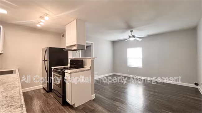 4501 Witham Ln Austin, TX 78745 photo 2