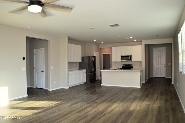 1366 West Pinkley Way, Coolidge, AZ 85128 photo 2