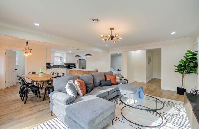 9306 Bassoon Dr photo 4