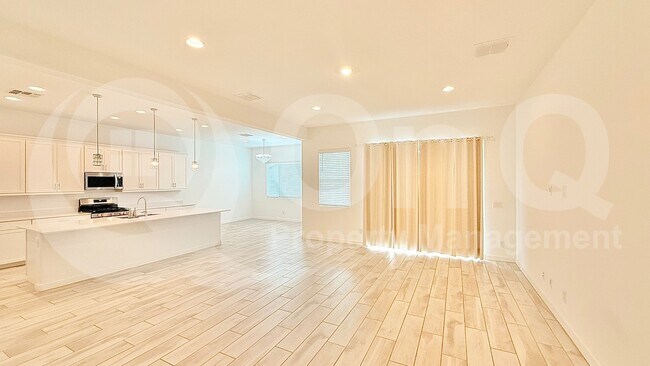 3179 W Via Dona Rd Phoenix, AZ 85083 photo 2
