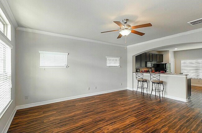 34 Woodland Hills Dr Conroe, TX 77303 photo 4