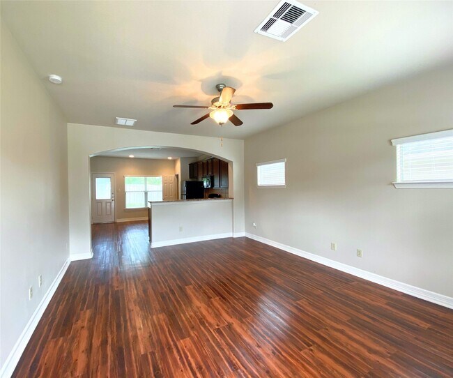 34 Woodland Hills Dr Conroe, TX 77303 photo 5