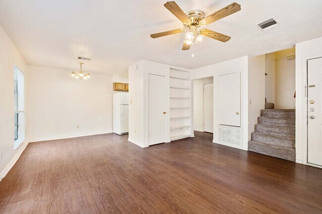 2-story Townhouse Style Apartment In Lockhart photo 4
