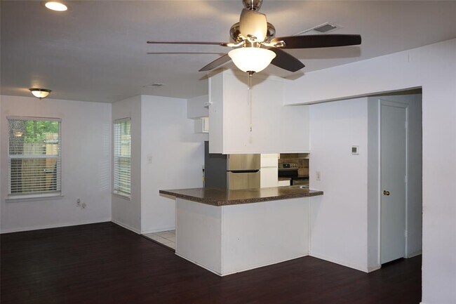 2207 Landmark Ct Arlington, TX 76013 photo 2