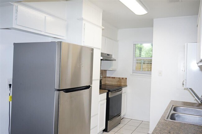 2207 Landmark Ct Arlington, TX 76013 photo 4