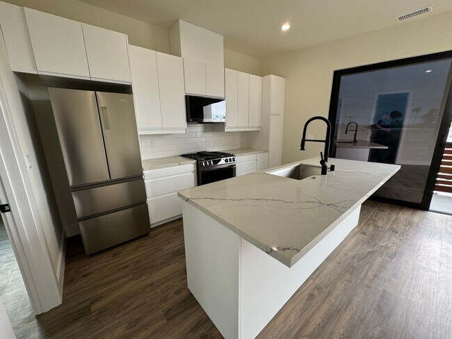 2168 Balboa Ave San Diego, CA 92109 photo 3