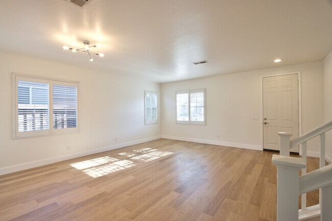 36329 Capri Dr Winchester, CA 92596 photo 2