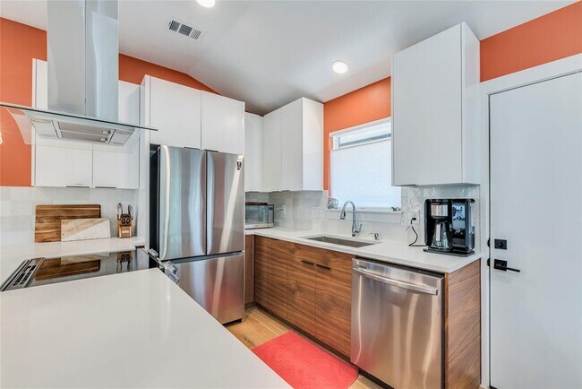 9700 Sugar Hill Dr Austin, TX 78748 photo 4