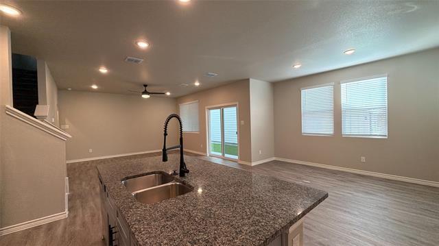 725 Vine St Argyle, TX 76226 photo 3