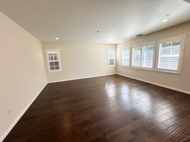 Perfect Shape Single Family Home in Dublin Hills photo 2