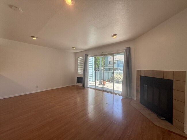 1505 Four Oaks Cir San Jose, CA 95131 photo 4