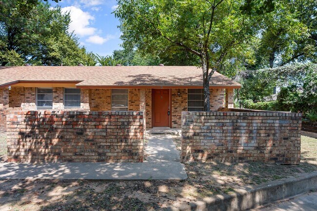 1803 Harry Ct Arlington, TX 76012 photo 3