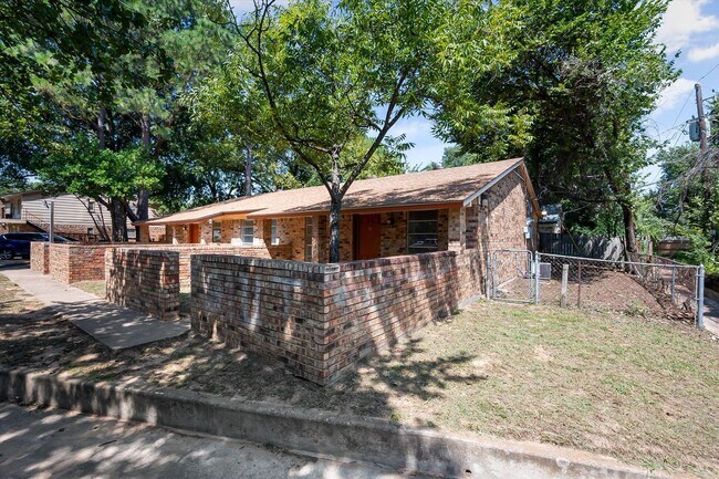 1803 Harry Ct Arlington, TX 76012 photo 5