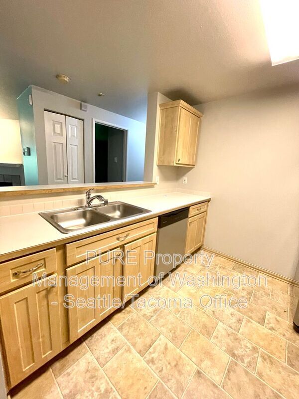 975 Aberdeen Ave NE Renton, WA 98056 photo 3