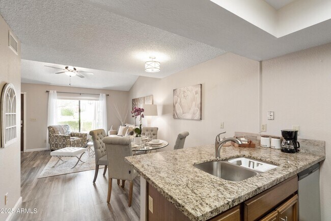 719 E LOLA Drive photo 4