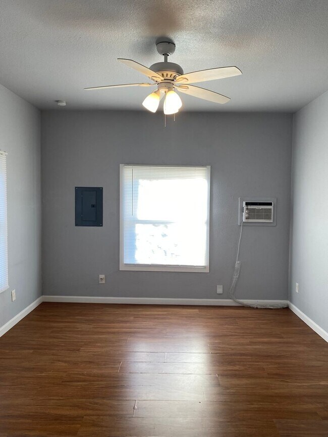 419 W Mistletoe Ave San Antonio, TX 78212 photo 3