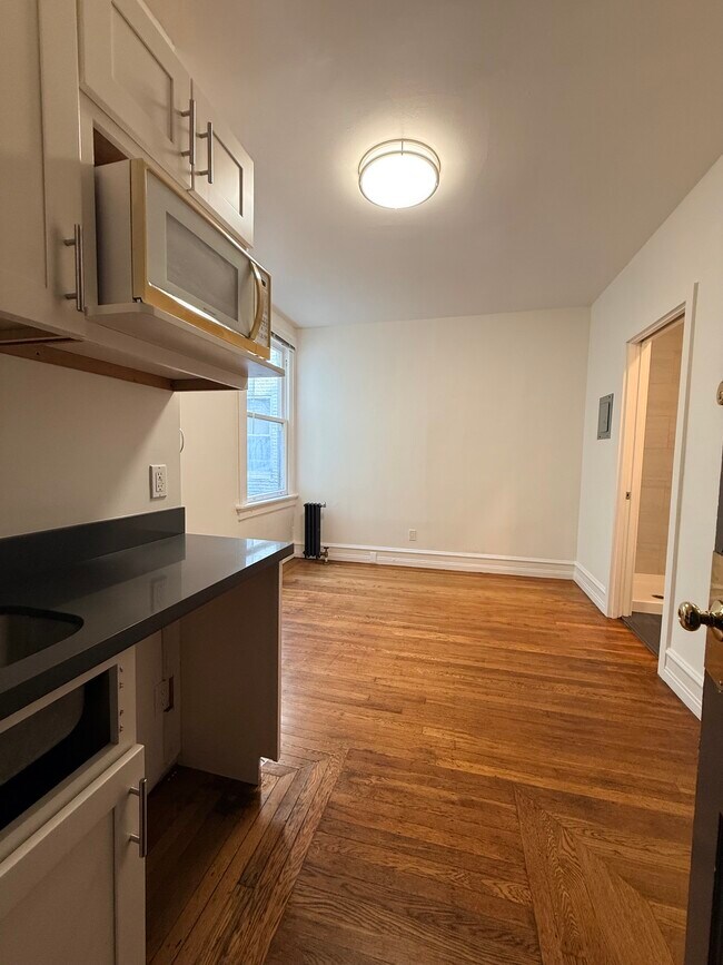 692 Bush St San Francisco, CA 94108 photo 2