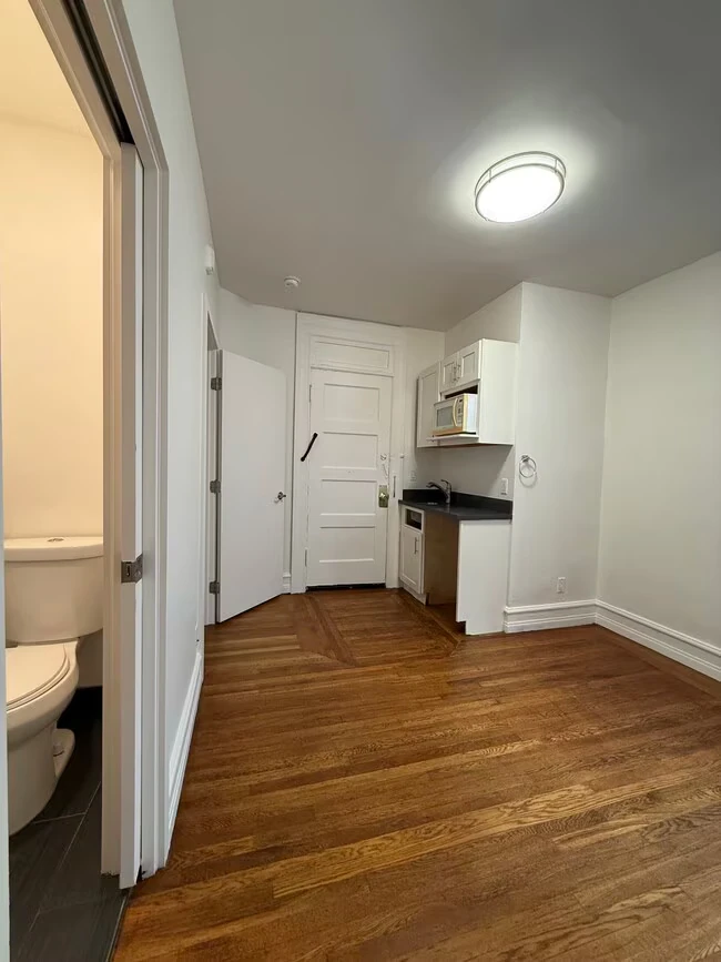 692 Bush St San Francisco, CA 94108 photo 4