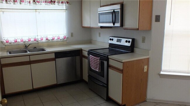 2401 Brooke Court, Carrollton, TX 75006 photo 2