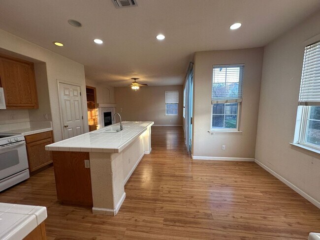 Gorgeous 4 Bedroom, 3 Bath in Brentwood photo 3