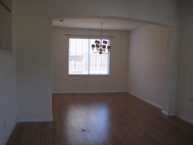 Gorgeous 4 Bedroom, 3 Bath in Brentwood photo 5