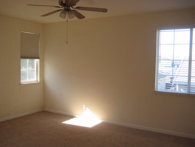 Gorgeous 4 Bedroom, 3 Bath in Brentwood photo 4