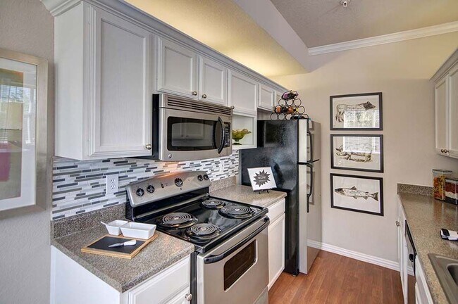 Lakepointe Residences photo 3