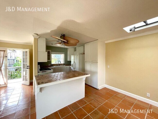 1762 Hornblend St San Diego, CA 92109 photo 4