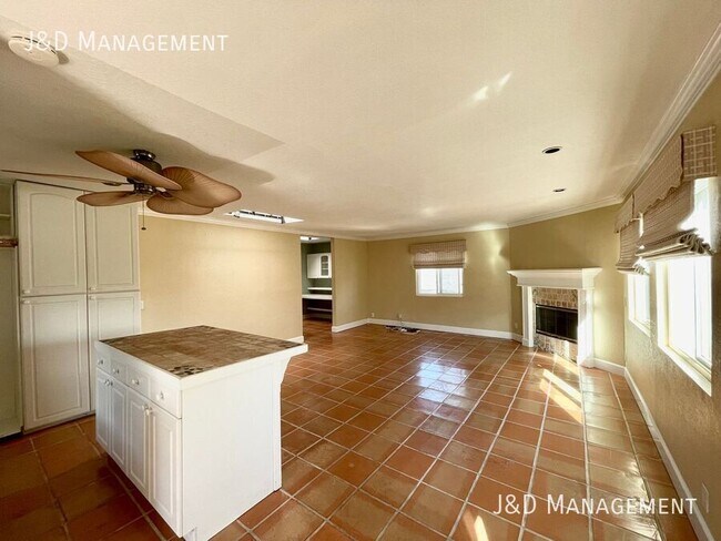 1762 Hornblend St San Diego, CA 92109 photo 2