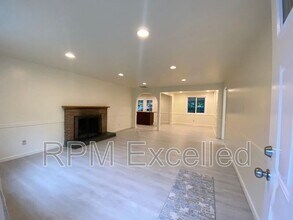 3216 S 208th St SeaTac, WA 98198 photo 2