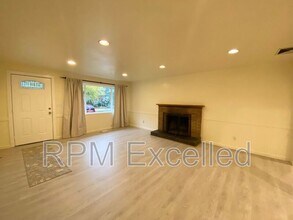 3216 S 208th St SeaTac, WA 98198 photo 4