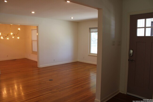 140 Arvin Dr San Antonio, TX 78209 photo 3