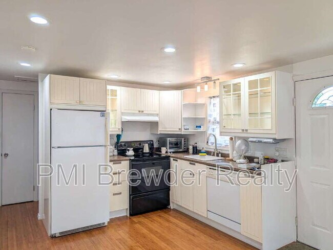 525 Madison St Everett, WA 98203 photo 3