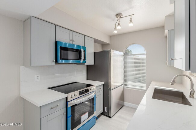 10610 S 48th St Phoenix, AZ 85044 photo 2