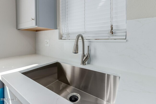 10610 S 48th St Phoenix, AZ 85044 photo 4