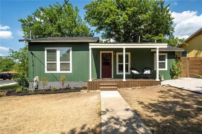 209 College St Round Rock, TX 78664 photo 3