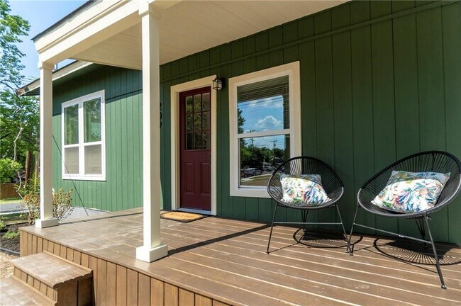 209 College St Round Rock, TX 78664 photo 4