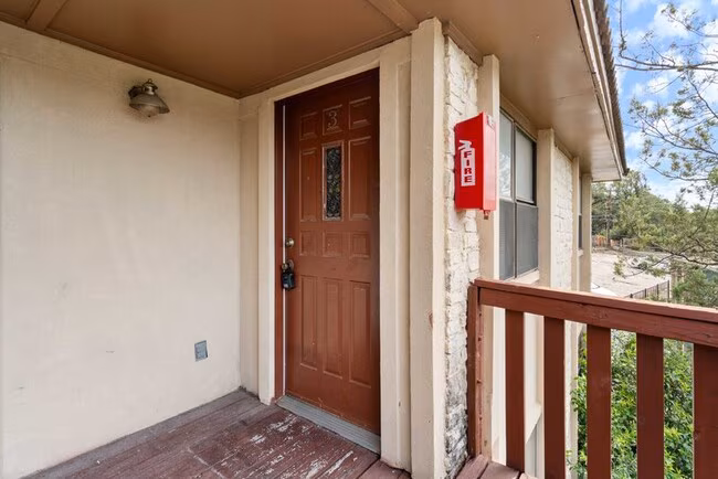 906 N LBJ Dr San Marcos, TX 78666 photo 2