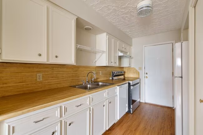 906 N LBJ Dr San Marcos, TX 78666 photo 5