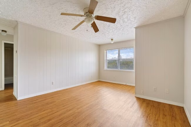 906 N LBJ Dr San Marcos, TX 78666 photo 4