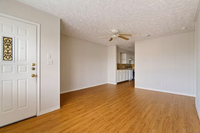 906 N LBJ Dr San Marcos, TX 78666 photo 3