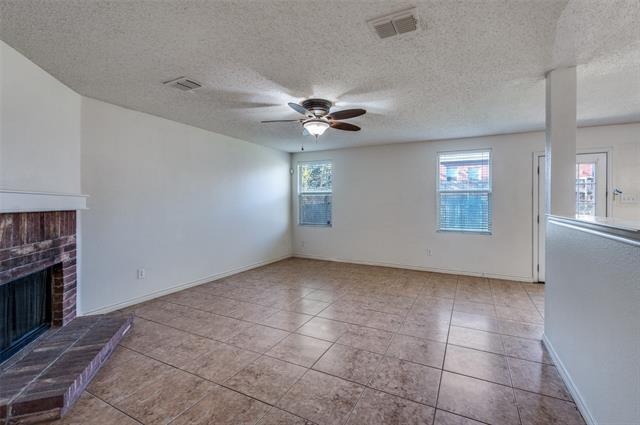8402 Olivia Meadow Dr Arlington, TX 76002 photo 2